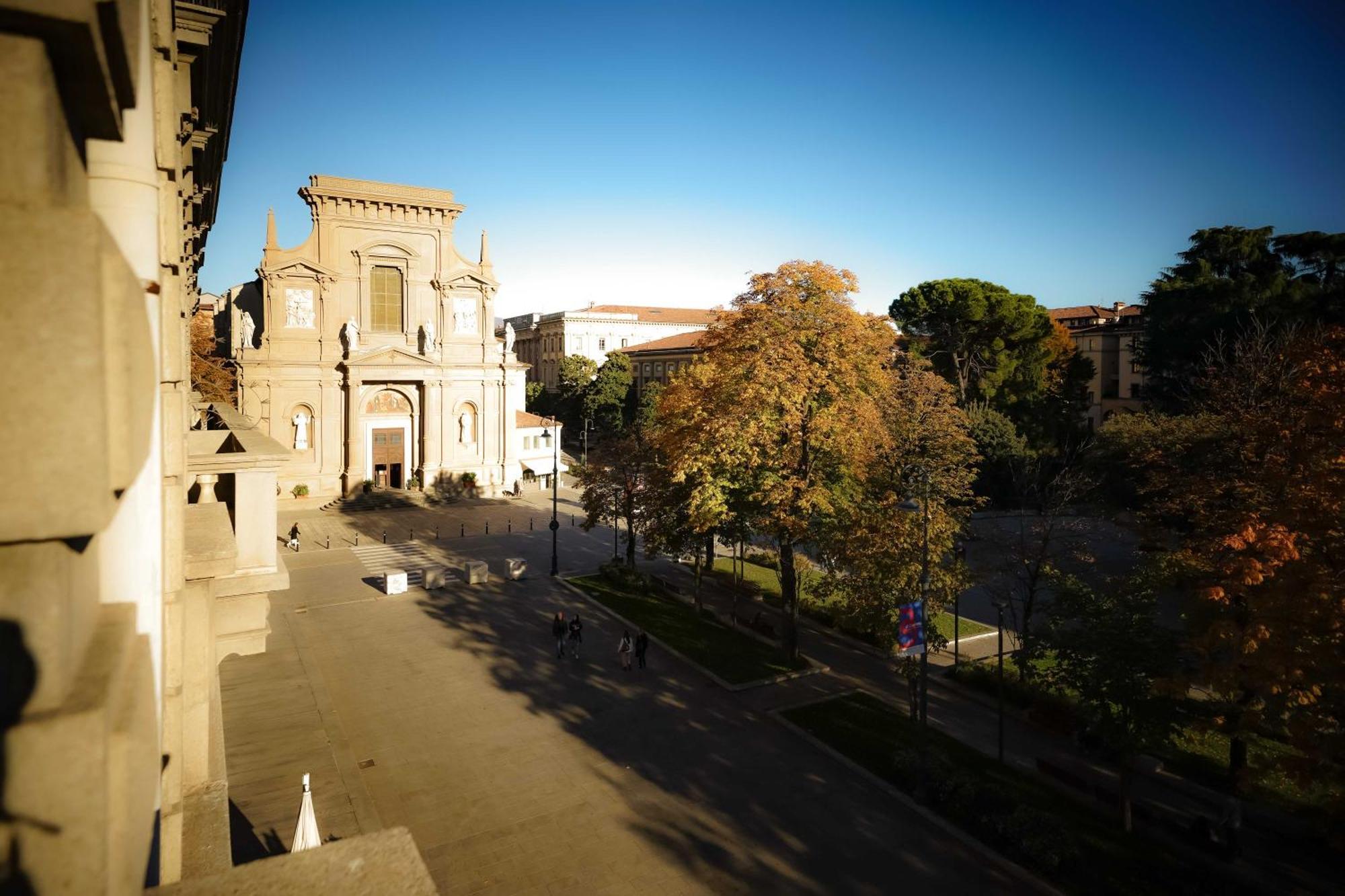 Bergamo Inn 43 Bagian luar foto